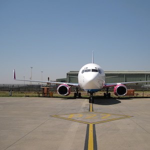 B737-800 front